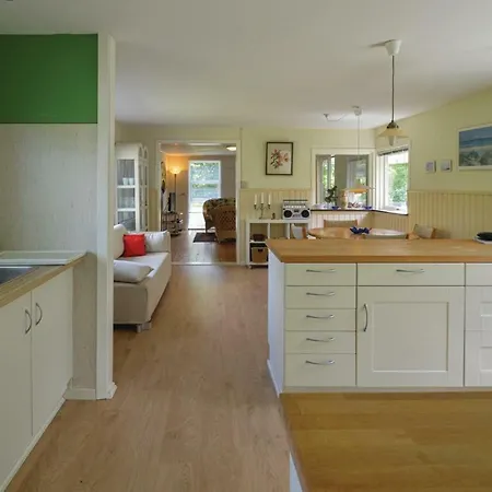 Amazing In W/ 2 Bedrooms 펜션 Bogø By