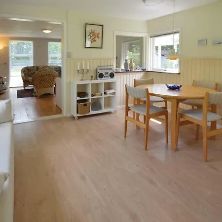 Amazing In W/ 2 Bedrooms 펜션 Bogø By