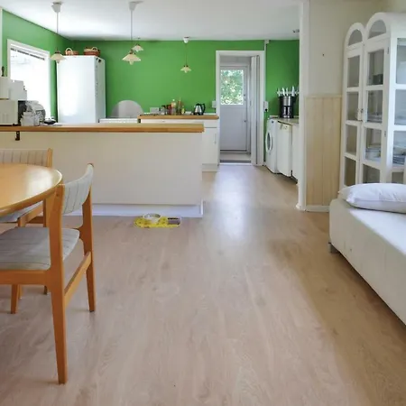 Amazing In W/ 2 Bedrooms *